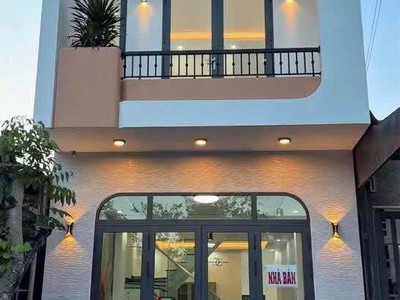  CĂN NHÀ HIỆN ĐẠI GẦN CHỢ BÌNH CHÁNH     TT Cần Đước   Long An - 90m2 - 2.2 TỶ 0