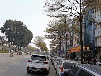 Mặt phố láng đđ 110m  mt 7m lô góc 3 thoáng vỉa hè rộng 10m xây building 68.6 tỷ 2