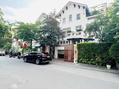 Rất gấp bán  siêu biệt thự làng việt kiều châu âu mộ lao hà đông - trục chính đẹp nhất - khu cao 0