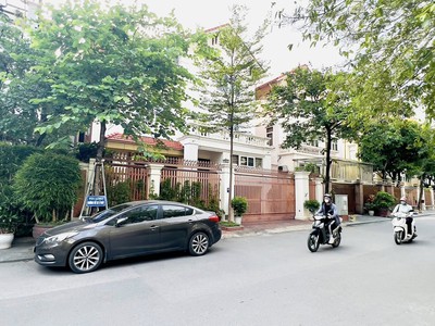Rất gấp bán  siêu biệt thự làng việt kiều châu âu mộ lao hà đông - trục chính đẹp nhất - khu cao 3