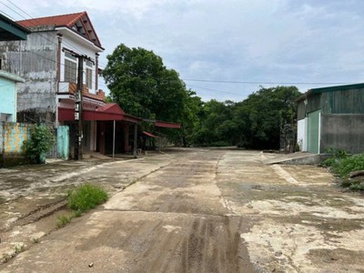 Đất đẹp - giá siêu tốt- chính chủ cần bán nhanh lô đất vị trí tại lạc thủy , hòa bình 1