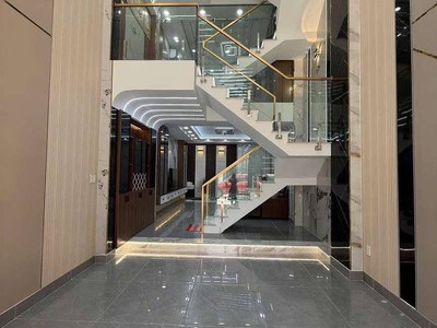 Siêu phẩm 5 tầng thiết kế sang trọng hiện đại 53m2, tặng full nội thất cao cấp. gần ngã ba đông 1