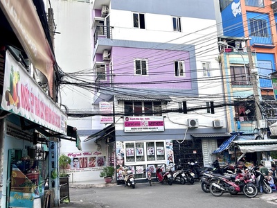 Tìm không có căn thứ 2- nhà bán mt bến vân đồn- xe hơi đậu cửa-thông ra khánh hội, hoàng diệu- gần 2