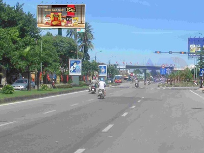 Nhà tây hồ an dương vương 33m, 7 tầng, cầu thang máy nhập khẩu, oto đỗ cửa 3