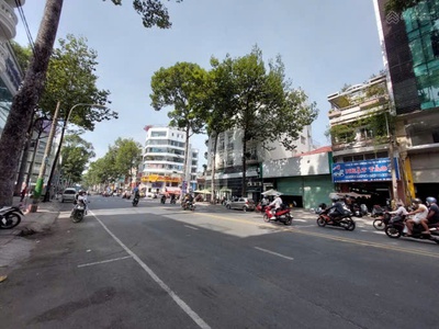Nhà tây hồ an dương vương 33m, 7 tầng, cầu thang máy nhập khẩu, oto đỗ cửa 2