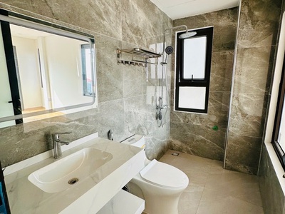 Sài đồng  nhà mới xây 6 tầng- thang máy - ngõ thông- cực thoáng-ở sướng.   diện tích 40m chỉ 4