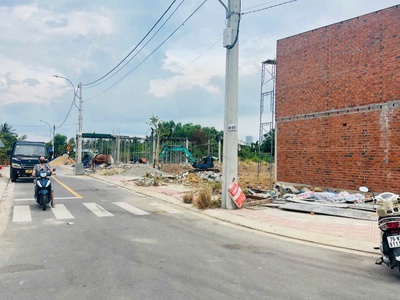 Đất tái định cư ngọc hiệp   thuộc phường tây nha trang  dt:92,2m2 ngang 4,5m   đất ở đô 0