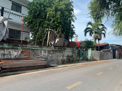 Bán đất dt: 942,9m2, tặng nhà 2 tầng giá tốt mặt tiền đường số 4 ấp chánh  tân xuân, hóc môn 1
