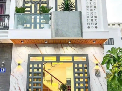 Chính chủ bán nhà mặt tiền đinh đức thiện, cần đước  gần kcn cầu tràm , 100m , sổ hồng riêng, giá 2, 0