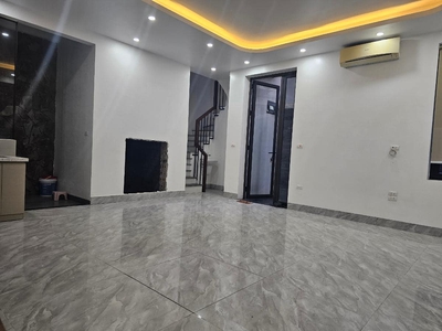 Âu cơ   59m    5 tầng   mt 8.5m   giá 13.6 tỷ   tây hồ 1