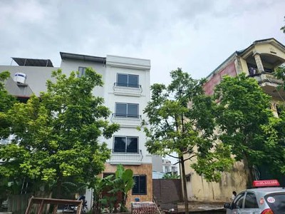 Đại cát ô tô 7 chỗ đỗ cửa, trước nhà. sân chơi rộng đỗ nhiều ô tô, sân chơi rộng tập thể dục. 0