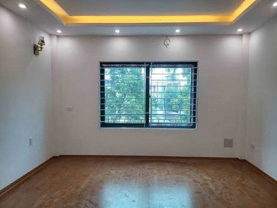 Đại cát ô tô 7 chỗ đỗ cửa, trước nhà. sân chơi rộng đỗ nhiều ô tô, sân chơi rộng tập thể dục. 3