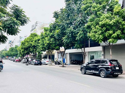 Bán nhà lâm hạ- bệnh viện tâm anh, 90m x 4 tầng, mặt tiền 6m, phân lô, vỉa hè, ôtô tránh 1