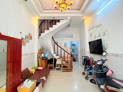 Tân bình khu sân bay, 35m2  2 tầng đúc thật 2pn, sổ a4 hoàn công đủ, tặng nội thất, chào chỉ 3.x tỷ 0