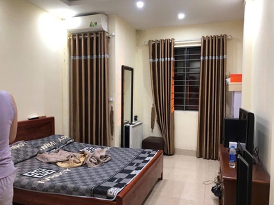 Mặt phố ô cách - long biên - thông tứ tung - cách phố ô cách 15m , ở sướng, view hồ , vài bước ra 0