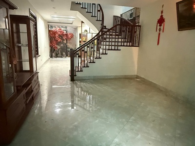 Mặt phố ô cách - long biên - thông tứ tung - cách phố ô cách 15m , ở sướng, view hồ , vài bước ra 1