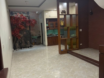 Mặt phố ô cách - long biên - thông tứ tung - cách phố ô cách 15m , ở sướng, view hồ , vài bước ra 2