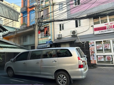 Duy nhất nhà bán đường bến vân đồn- ngang lớn nở hậu tài lộc-xe hơi đậu cửa- thông ra khánh 3