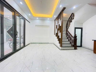 Bán nhà lĩnh nam xây mới 32m 5 tầng 4 phòng giá 4.93 tỷ sổ đỏ chính chủ 0