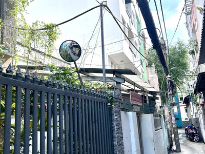 Siêu phẩm nhà q4  có 2 mặt tiền trước sau- mặt sau đường lón xe hơi vào nhà được- trên cung đường 4