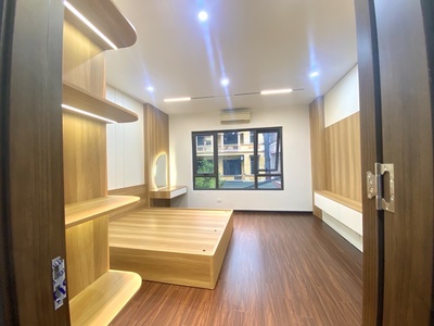 Xuân la-dt 38m-10,760 tỷ -6 tầng thang máy,dân xây,ngõ thông,ba gác đỗ cửa 3