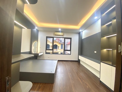 Xuân la-dt 38m-10,760 tỷ -6 tầng thang máy,dân xây,ngõ thông,ba gác đỗ cửa 4
