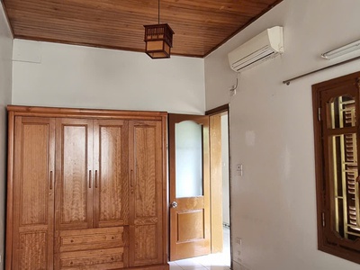 Cho thuê căn hộ 150m , tầng 2, biệt thự -ngõ 279 đội cấn,ba đình, căn hộ đẹp, full đồ 2