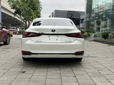Bán Lexus ES250 Model 2020, 1 chủ, xe siêu mới. 2