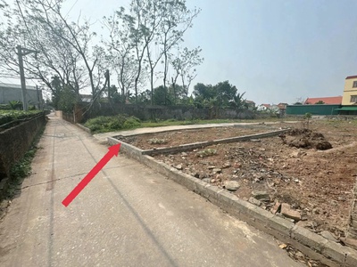 Bán lô đất  2 mặt tiền ô tô đỗ cửa đường thông ô tô tự nhiên - thường tín 1
