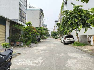 Bán đất tái định cư trâu quỳ   10 tỷ vỉa hè ô tô tránh nhau 1