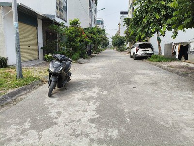 Bán đất tái định cư trâu quỳ   10 tỷ vỉa hè ô tô tránh nhau 0
