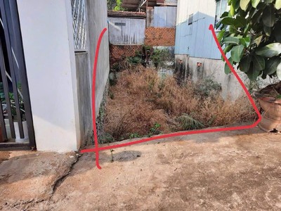 Đất tttp bmt- hẻm 100 amakhe cách ngã 6 500m - oto vào được gần tới đất  diện tích: 5 x 13  thổ 0