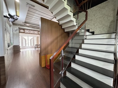 Nhà 4 tầng thiết kế sang trọng 72m2 - hẻm 6m oto vào tận nhà - thới an, quận 12. giá rẻ chỉ 5.x tỷ. 4