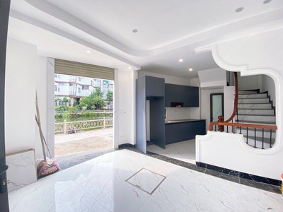 Chỉ hơn 7 tỷ có ngay siêu phẩm view hồ triệu đô - lô góc 3 thoáng - nhà mới cứng   ô tô vào tận 1