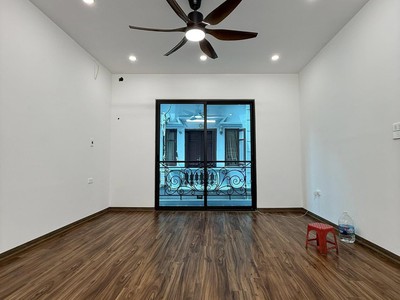 Bán nhà nguyễn khang 35m gần phố ô tô đỗ cửa ở ngay 3