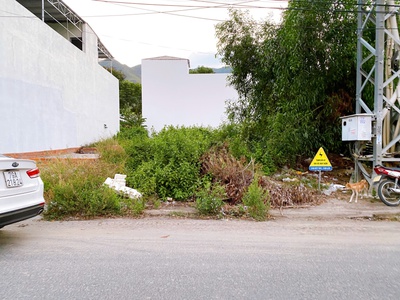 Bán đất đường lớn - đối diện khu đô thị sungroup nha trang  diện tích : 65,51m2  giá bán : 3tỉ100 1