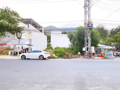 Bán đất đường lớn - đối diện khu đô thị sungroup nha trang  diện tích : 65,51m2  giá bán : 3tỉ100 2