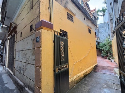 Hót bán mảnh đất ngõ 77 xuân la, tặng nhà, 48m, 2 thoáng, ô tô nhỏ qua nhà 3