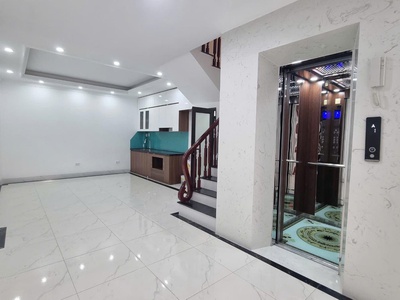 Võ chí công-60m x mt 5m-12,6 tỷ-đường to,ngõ nông,thang máy 1