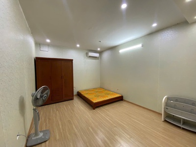 Cho thuê nhà Văn Cao, 3 p.ngủ, DT: 70m2 x 4 tầng. 4