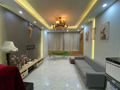 Cho thuê nhà Văn Cao, 3 p.ngủ, DT: 70m2 x 4 tầng. 0