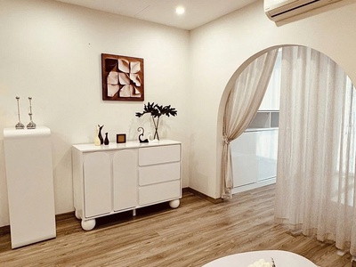 Royal city , căn 1 pn , st 55m2 , giá 6,x tỷ , lh : 0584146888 khi quan tâm hãy kết bạn zalo em gửi 1