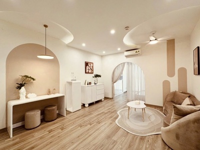 Royal city , căn 1 pn , st 55m2 , giá 6,x tỷ , lh : 0584146888 khi quan tâm hãy kết bạn zalo em gửi 2
