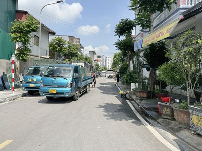 Cần bán 50m2 nhà 4 tầng xóm 2 Đông Dư, Phường Bát Tràng. Đường thông ô tô 7 chỗ, sát đường 379 0