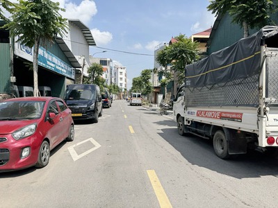 Cần bán 50m2 nhà 4 tầng xóm 2 Đông Dư, Phường Bát Tràng. Đường thông ô tô 7 chỗ, sát đường 379 4