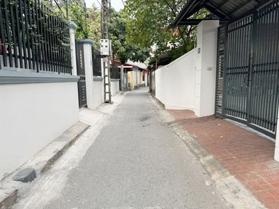 Cần bán 50m2 nhà 4 tầng xóm 2 Đông Dư, Phường Bát Tràng. Đường thông ô tô 7 chỗ, sát đường 379 8