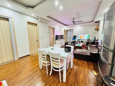 Bán căn góc 2 ngủ full đồ  view hồ chung cư Thanh Hà 5