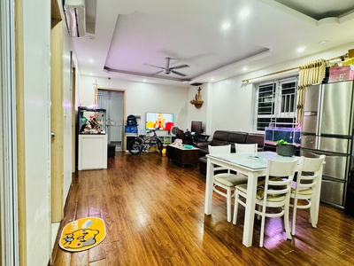 Bán căn góc 2 ngủ full đồ  view hồ chung cư Thanh Hà 6