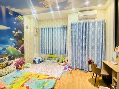Quận 10   mặt tiền    6m   5 tầng btct    gần ba tháng hai - chỉ 18 tỷ 3