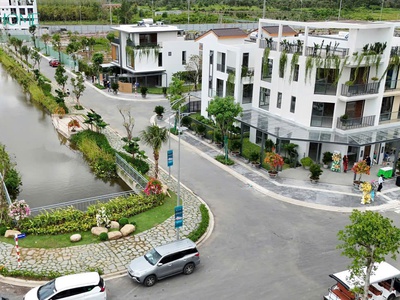 Nhà phố giáp bình chánh chỉ trả trước 850 triệu 4